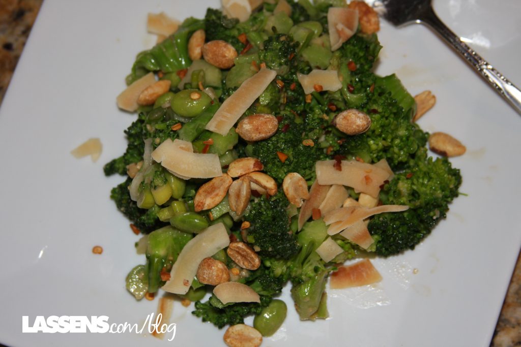 lassens.com/blog, Lassen's, Lassens, broccoli+salad, peanut+sauce, healthy+salad, Thai+peanut+dressing, 
