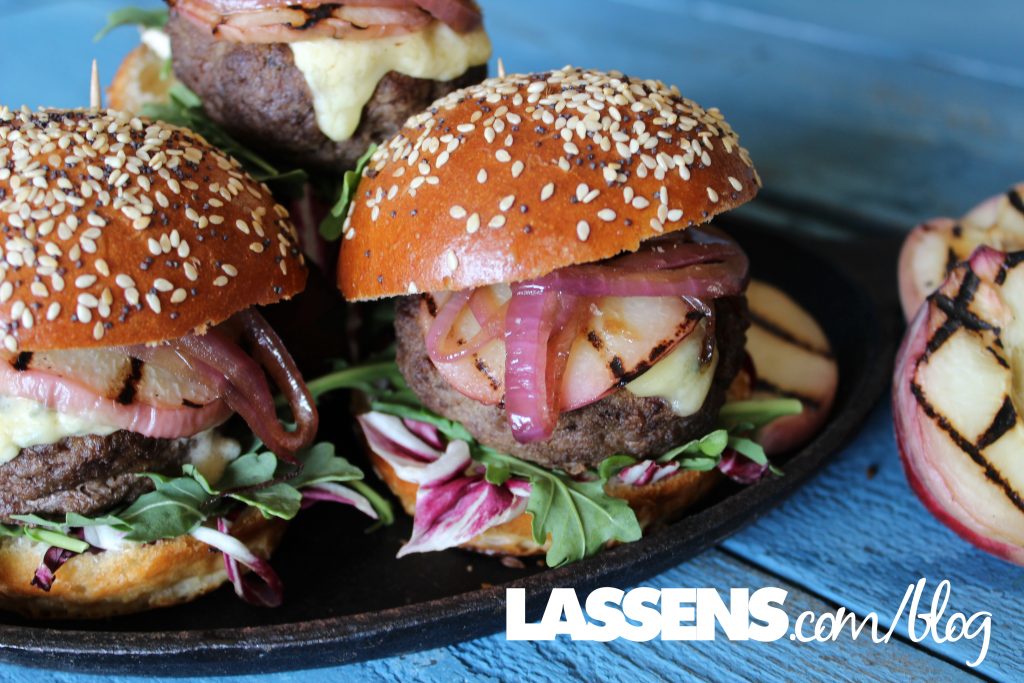 lassens.com/blog, lassens, lassen's, hamburger+recipes, sliders, healthy+sliders, summer+grilling, grilled+peaches, grilled+sliders