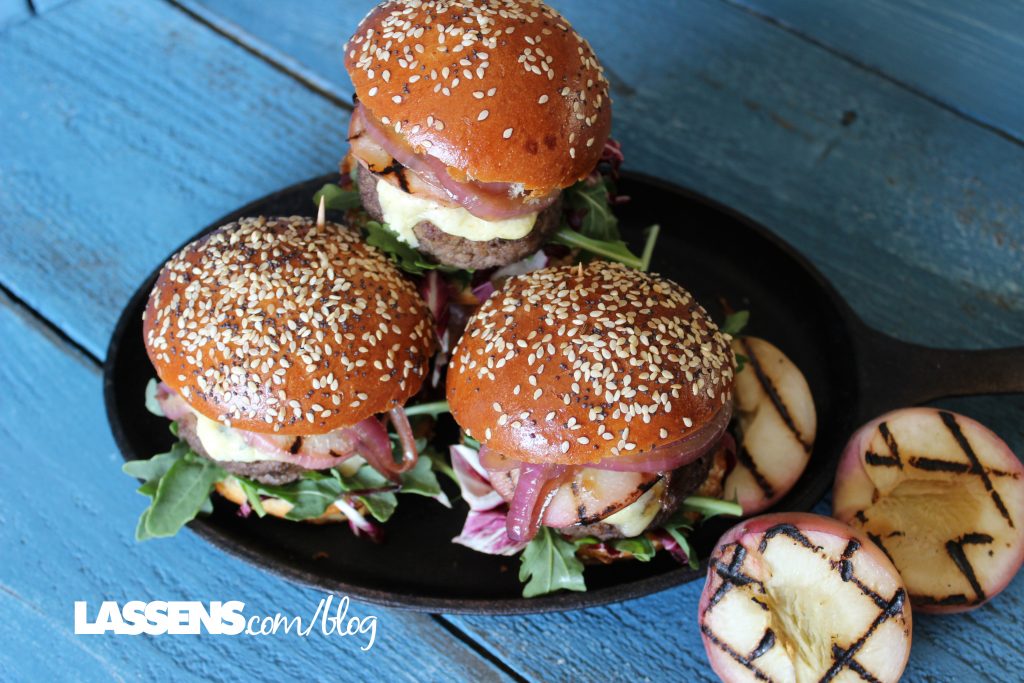 hamburger+recipes, sliders, healthy+sliders, summer+grilling, grilled+peaches, grilled+sliders